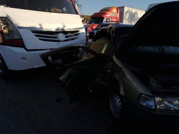 Mujer queda prensada tras ser embestida por camión en Mazatlán Luz