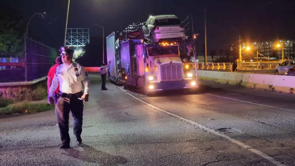 Tr Iler Nodriza Choca Contra El Puente Negro En Culiac N Luz Noticias