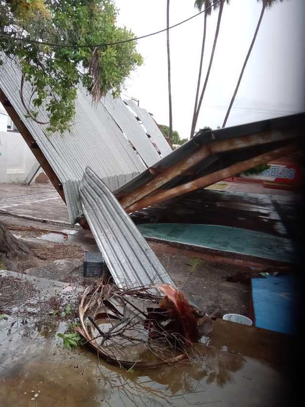 Colapsa techumbre en primaria de Mazatlán por fuertes vientos Luz