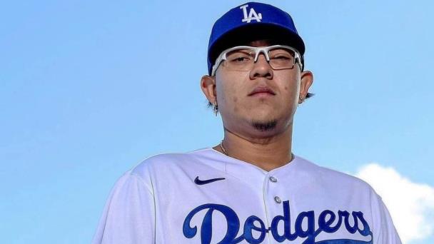 Julio Urías no regresa a los Dodgers el mexicano pierde su mural en