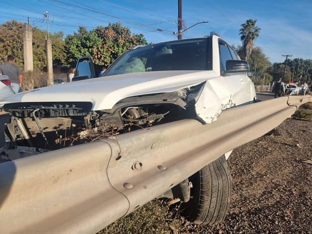 Destrozada quedó una camioneta de lujo que se accidentó en el campo El