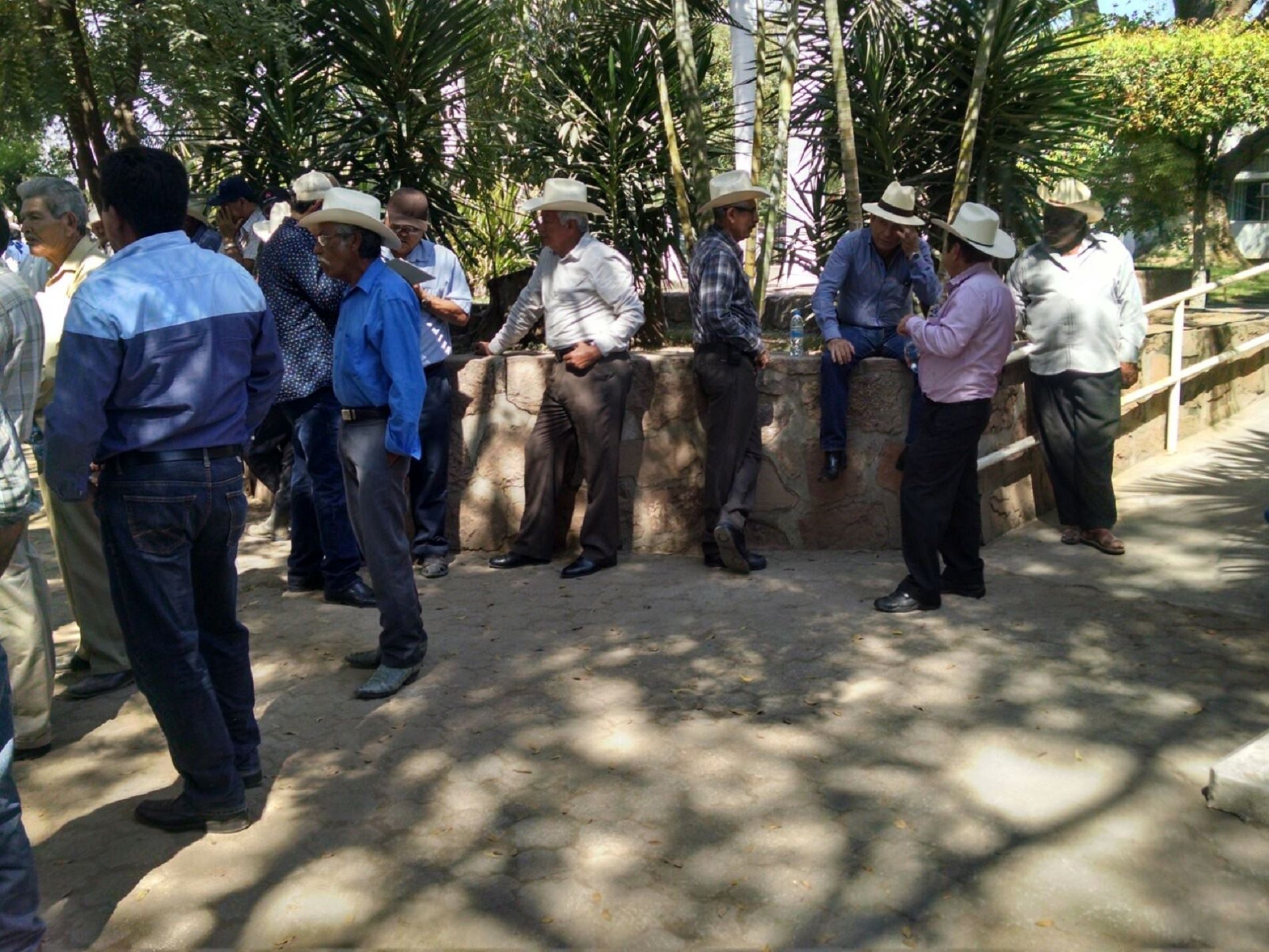 Los productores en la manifestación.