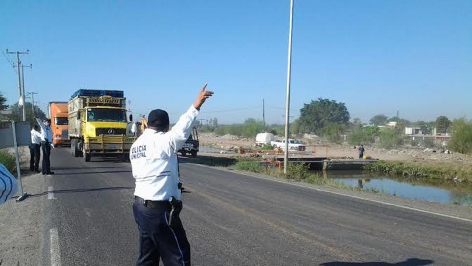 Cierran circulación a camiones en libramiento del 20 de Noviembre