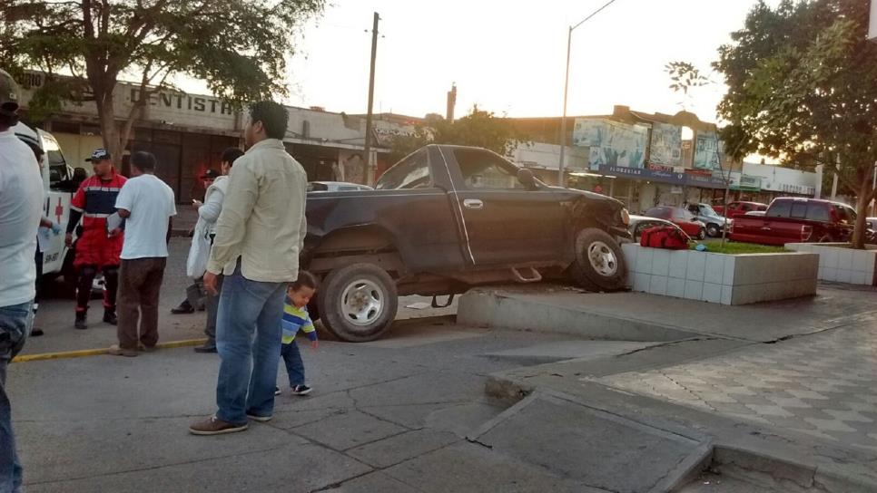 Choque deja a 4 lesionados; dos son menores de edad