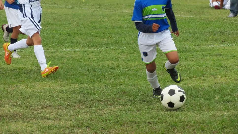 Niegan acceso a estadio a 75 niños que quieren practicar futbol