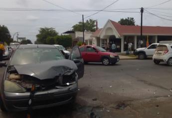 Una mujer y dos niños lesionados tras choque en Los Mochis