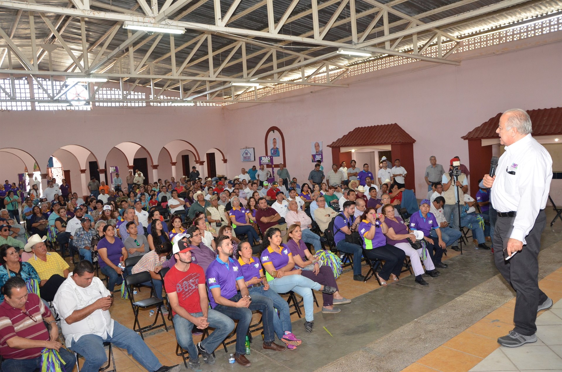 Frías Castro arranca su campaña como independiente