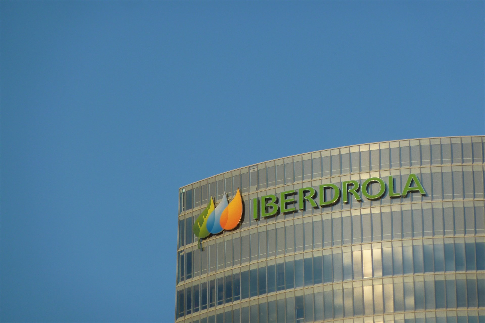 Temen aumenten tarifas eléctricas con entrada de Iberdrola