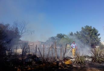 Incendios en baldíos colapsan economía de Bomberos de Culiacán