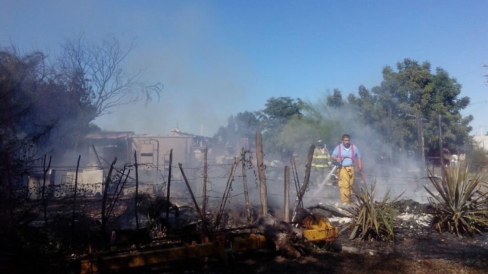 Incendios en baldíos colapsan economía de Bomberos de Culiacán