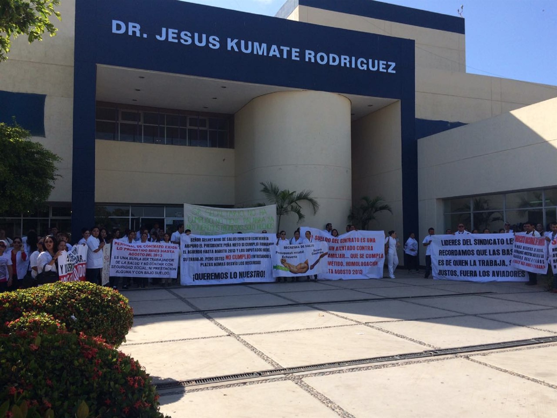 Personal de enfermería se manifiesta en el HG de Los Mochis