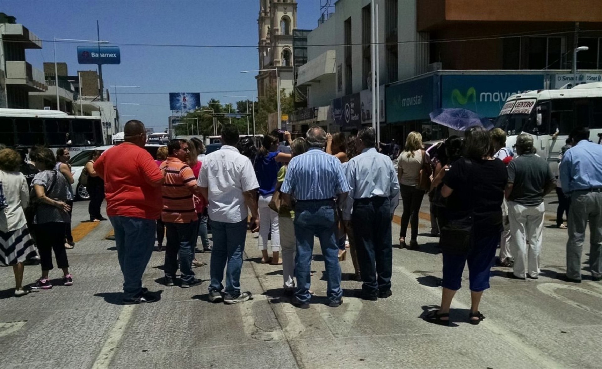 Protestan y bloquean la Obregón
