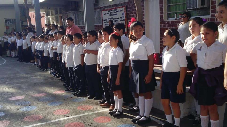 Piden rampas para discapacitados en la primaria Benito Juárez