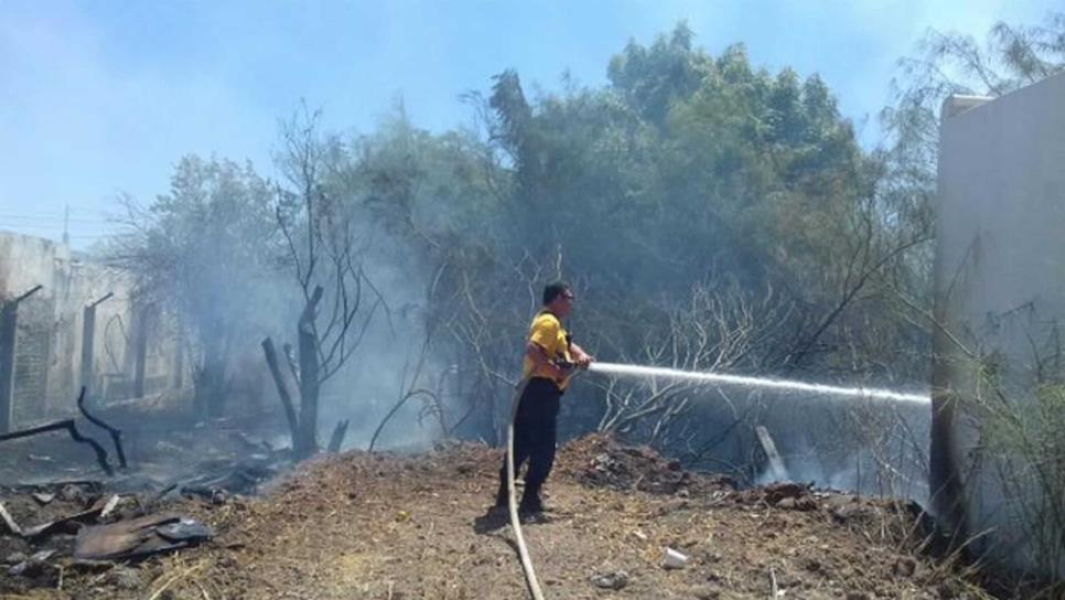 Se incendia solar baldío en la Scally