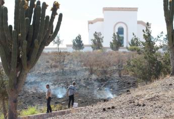 Se incendia maleza de un cerro cerca del Hotel Colinas