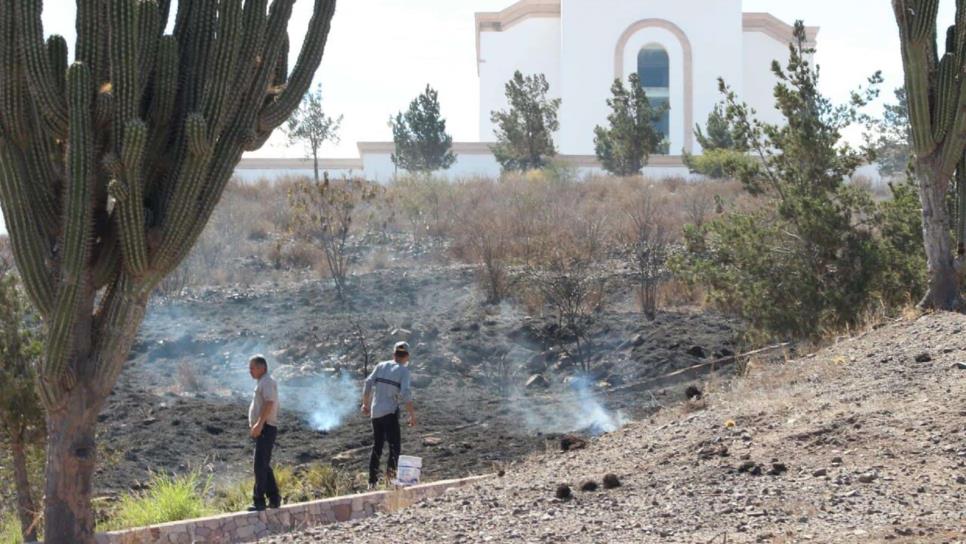 Se incendia maleza de un cerro cerca del Hotel Colinas