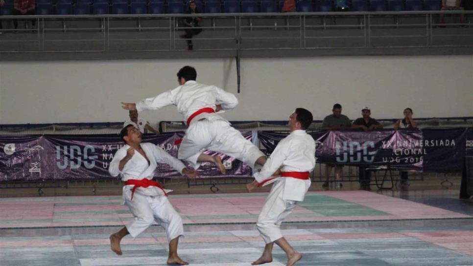 Sinaloa 1er lugar en karate varonil y femenil