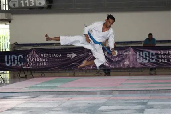 Kevin Álvarez, bicampeón nacional de karate