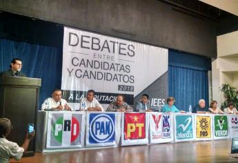 Debaten candidatos y candidatas del distrito 04