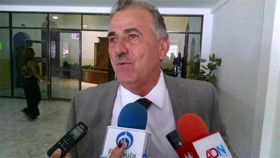 Adeuda SEPyC diversos pagos a mil 500 maestros