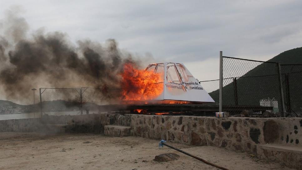 PGR incinera narcóticos en Topolobampo