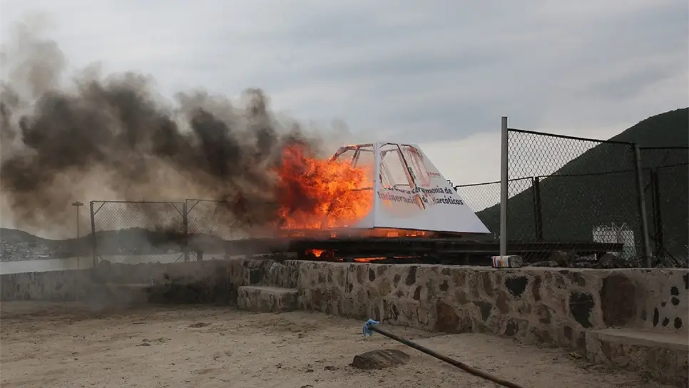 PGR incinera narcóticos en Topolobampo