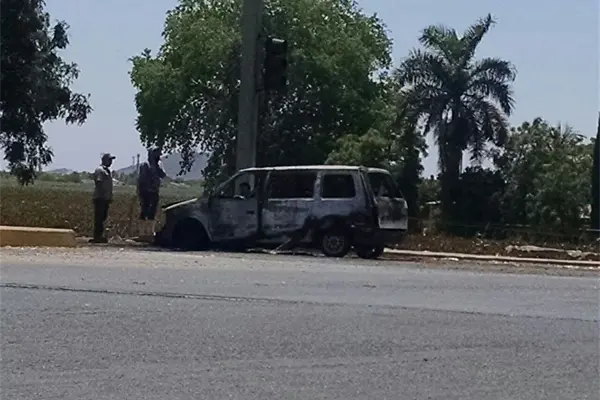 Se incendia vagoneta por la Mochis-Ahome Se incendia vagoneta por la Mochis-Ahome