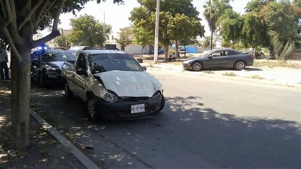 Mujer resulta lesionada en choque