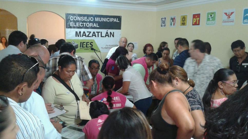 Cuentan voto por voto en Mazatlán