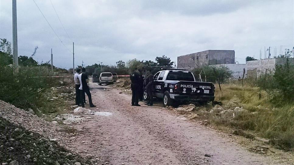 Encuentran abandonada camioneta de transportista