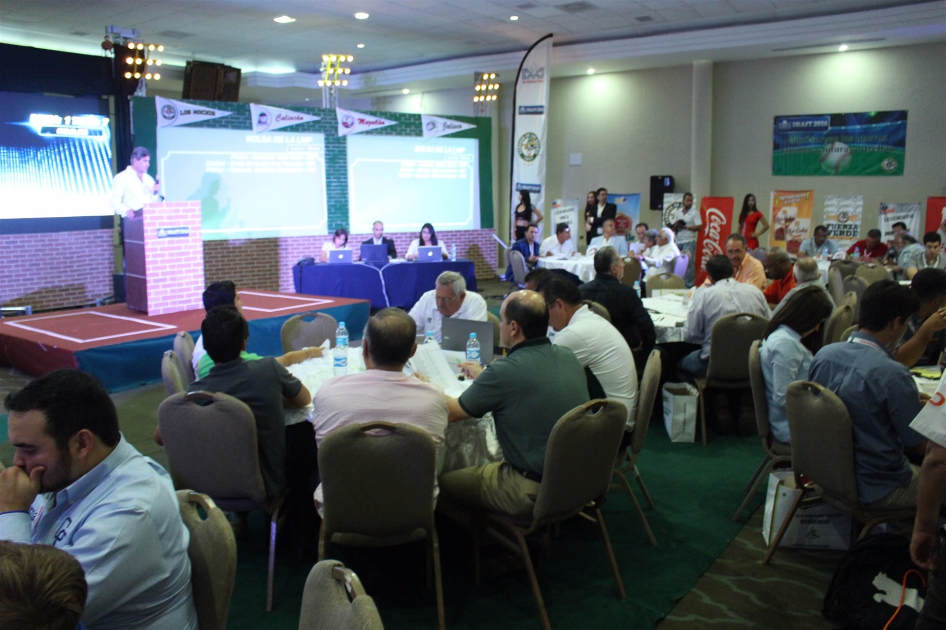 Se arman equipos de la LMP en el Draft 2016