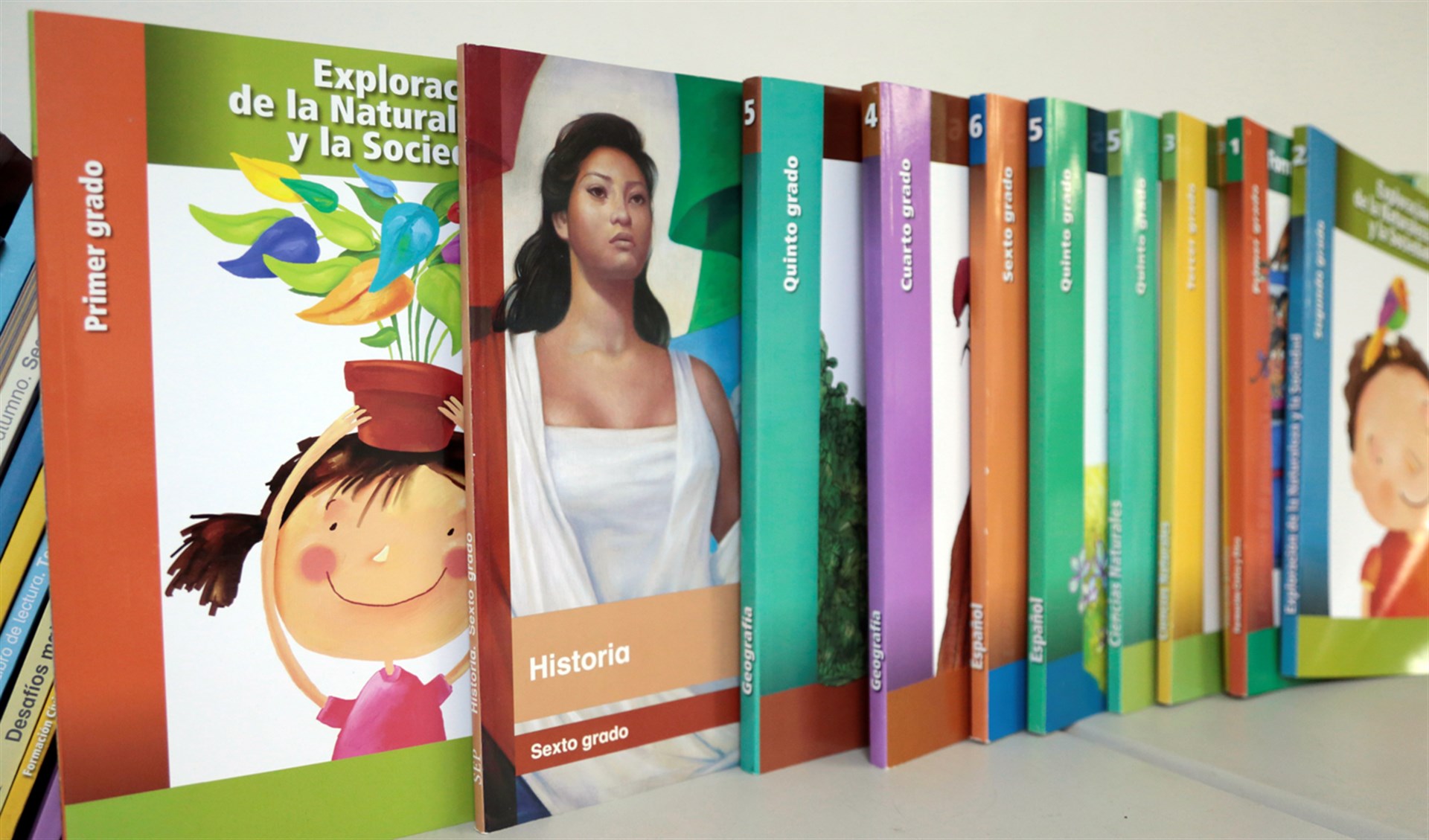 Falso que libros de texto gratuitos se vayan a vender: SEPyC