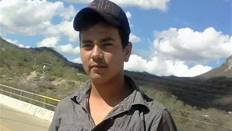 El joven Roberto Corrales Medina vendía discos en El Fuerte cuando lo desaparecieron.