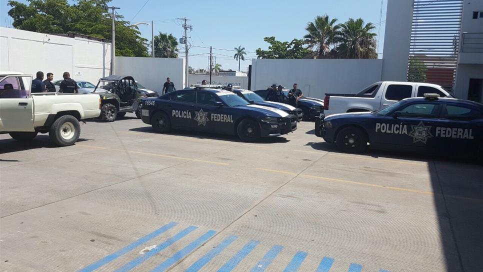 Detienen federales a 3 hombres en San Miguel