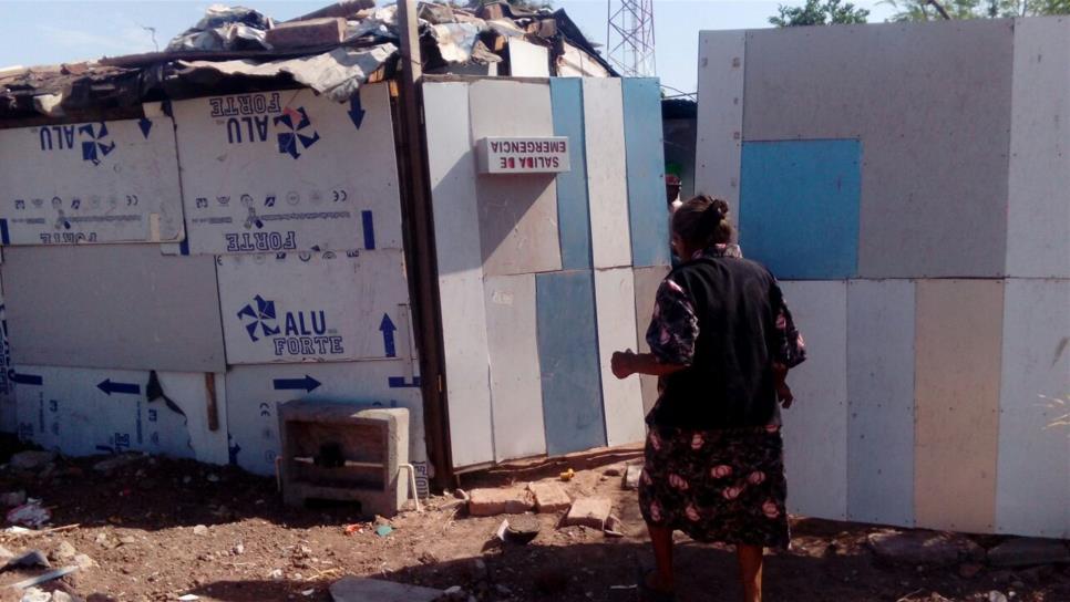 Doña Nenita recoge botellas para sobrevivir