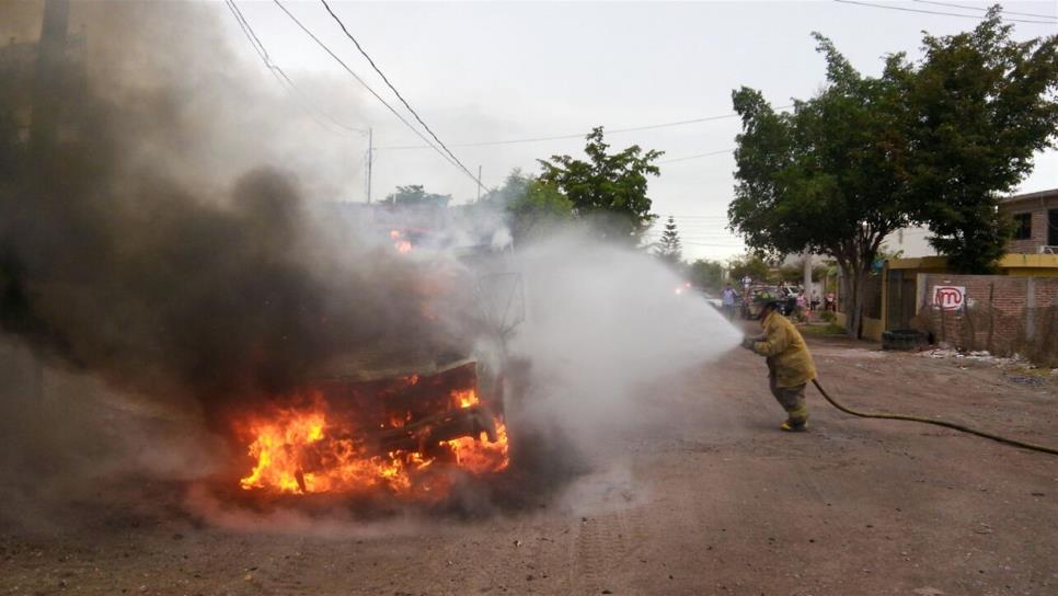 Se incendia camioneta en la Tepeca