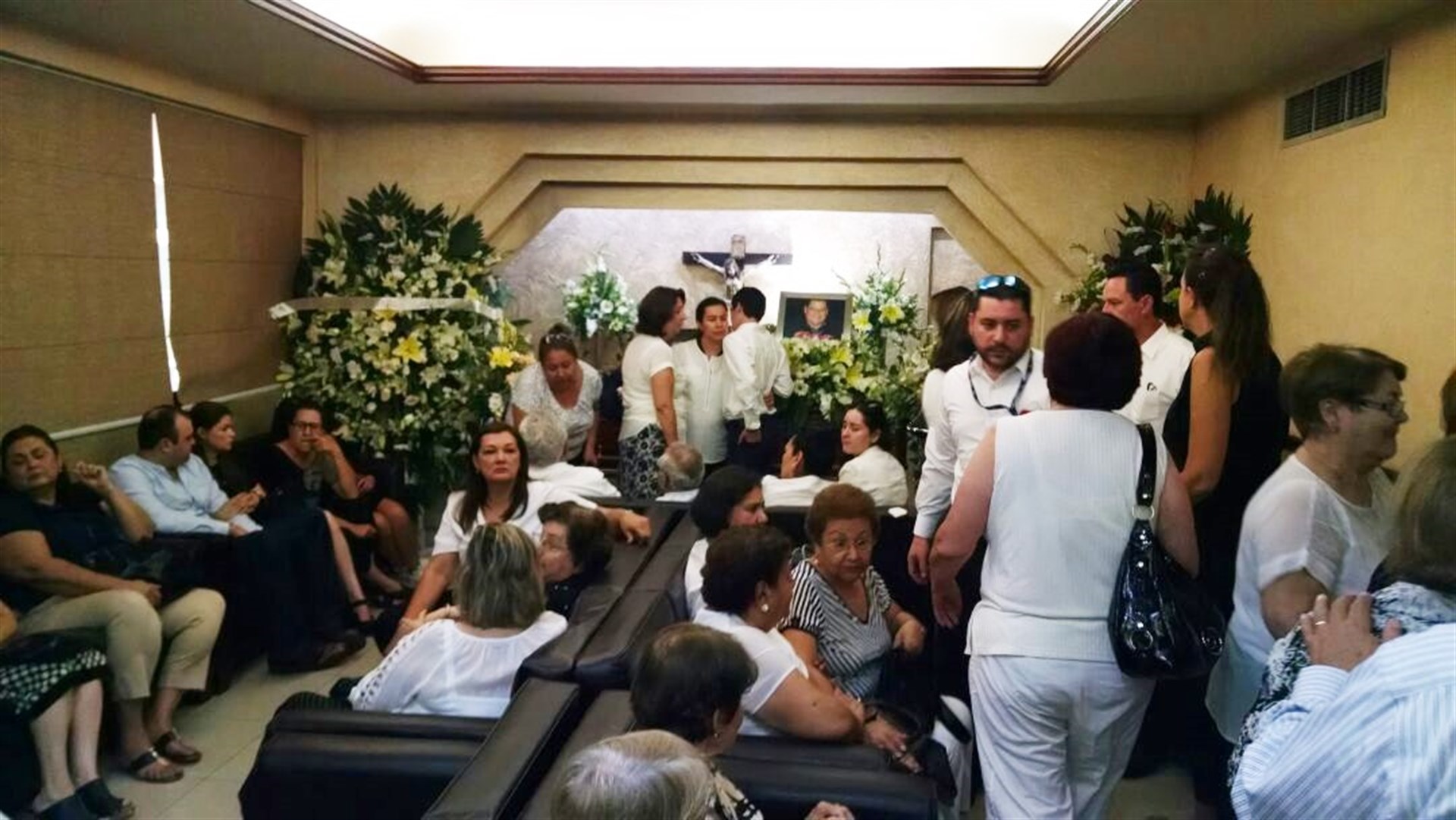 Los funerales del funcionario.