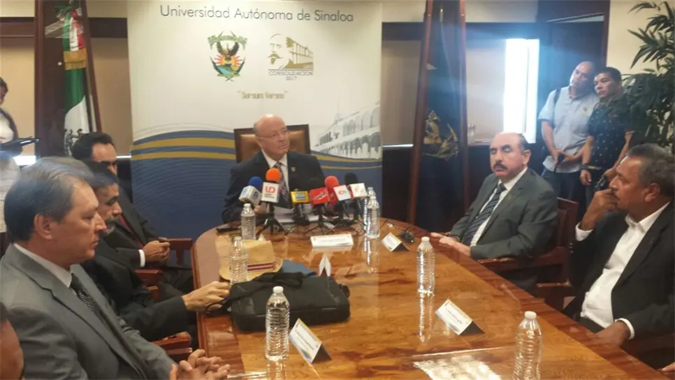 La Comisión Institucional de Admisión se reunió esta mañana. (FOTO: Felícitos Trujillo)