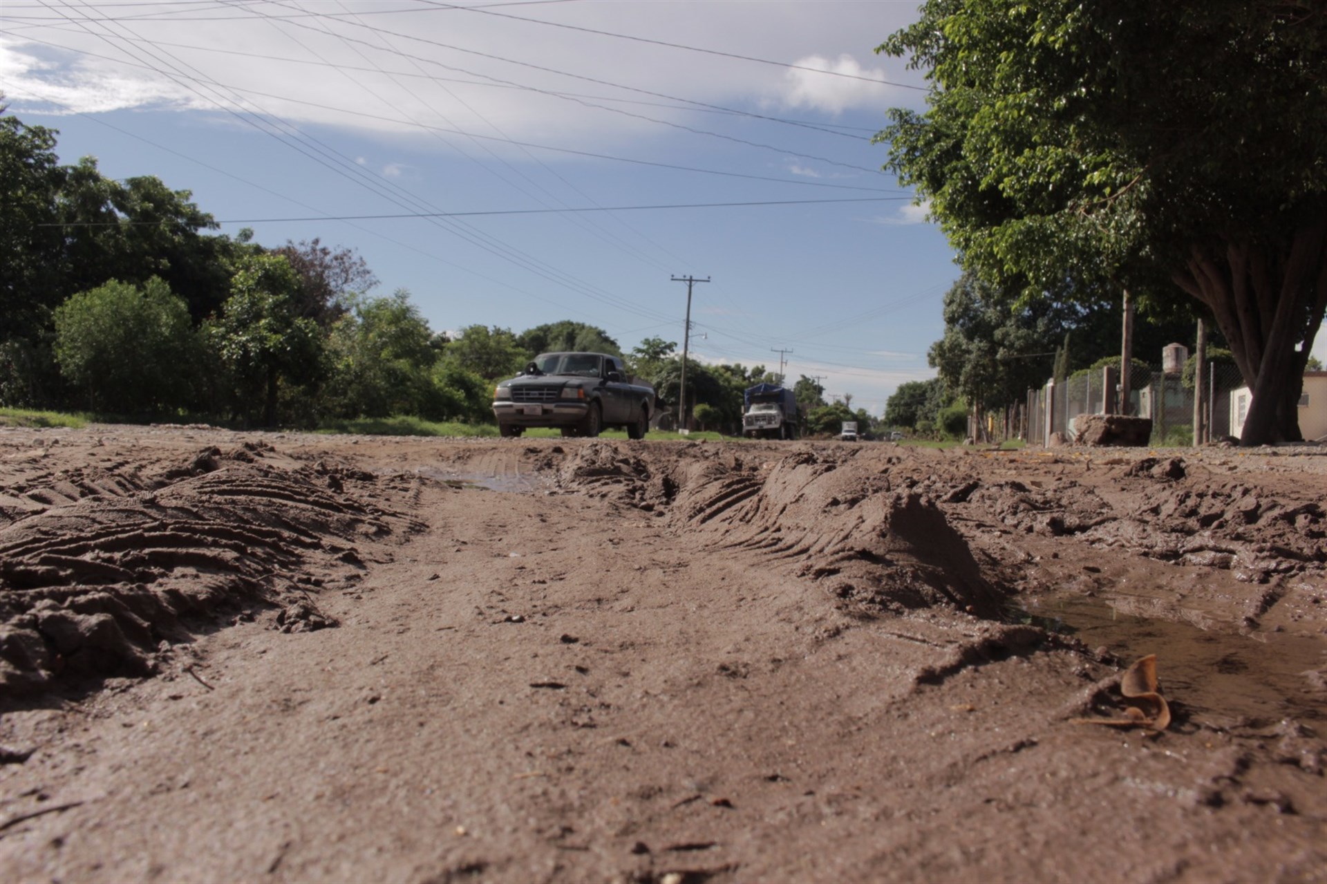 Denuncian abandono vecinos de Los Ángeles del Triunfo