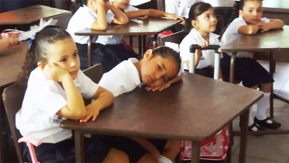 Algunos alumnos no estaban tan contentos con el regreso a las aulas. FOTO: Danira Rodríguez.