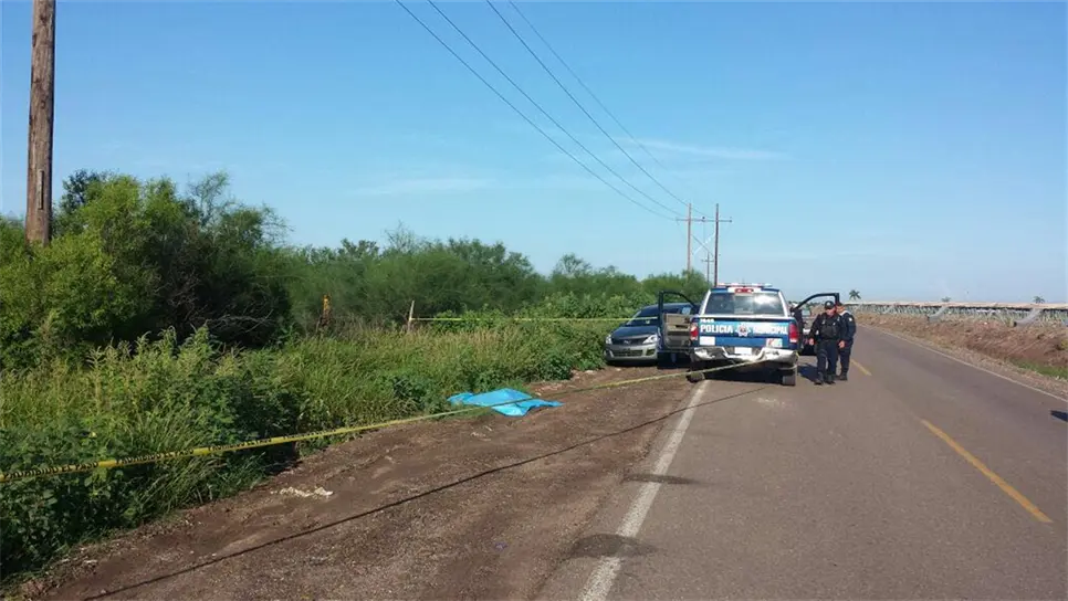 La muker fue encontrada sin vida a la orilla de la carretera. FOTO: Eduardo Valdez.
