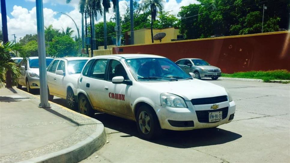 Exhiben a unidad de COMUN mal estacionada