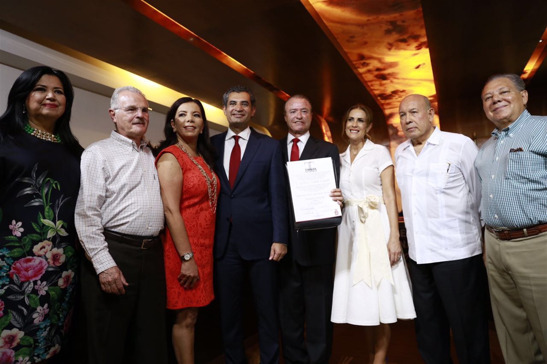 Juan Millán acompañó, junto a otros exgobernadores y dirigentes del PRI, a Quirino Ordaz. (FOTO: Cortesía)