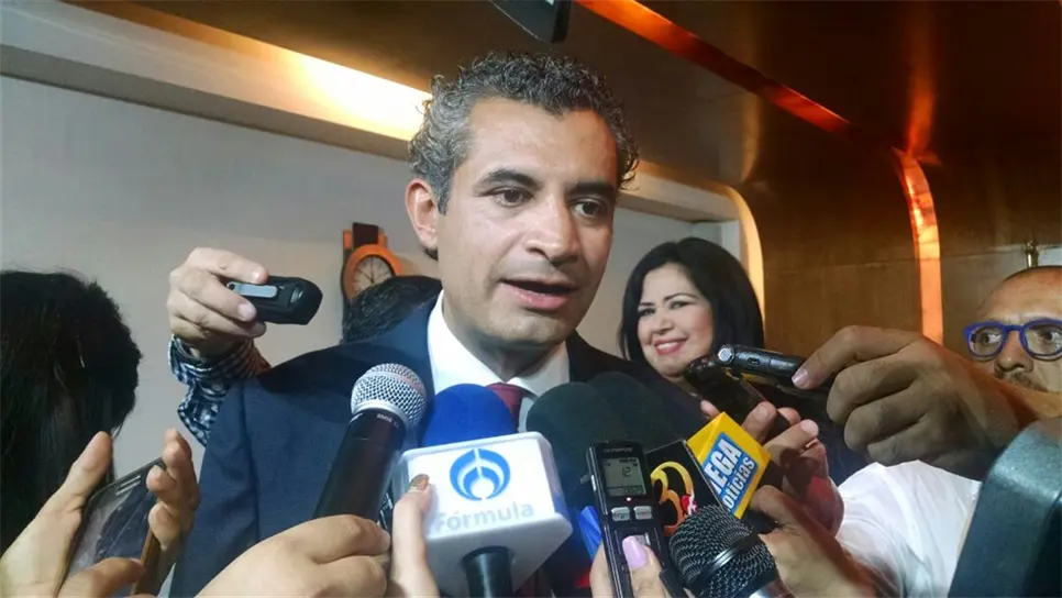 Enrique Ochoa Reza en su visita a Sinaloa.