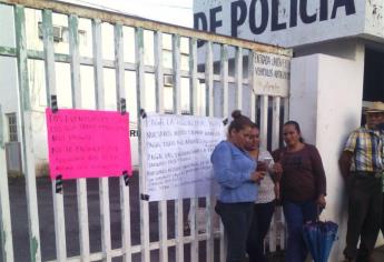 Toman trabajadores eventuales palacio en Guasave