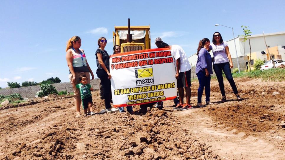 Policías retiran bloqueo en contra de constructora