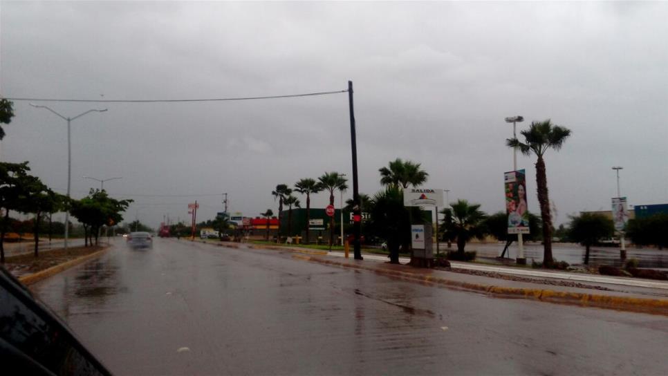 Reportan evacuación de familias en colonia de Los Mochis