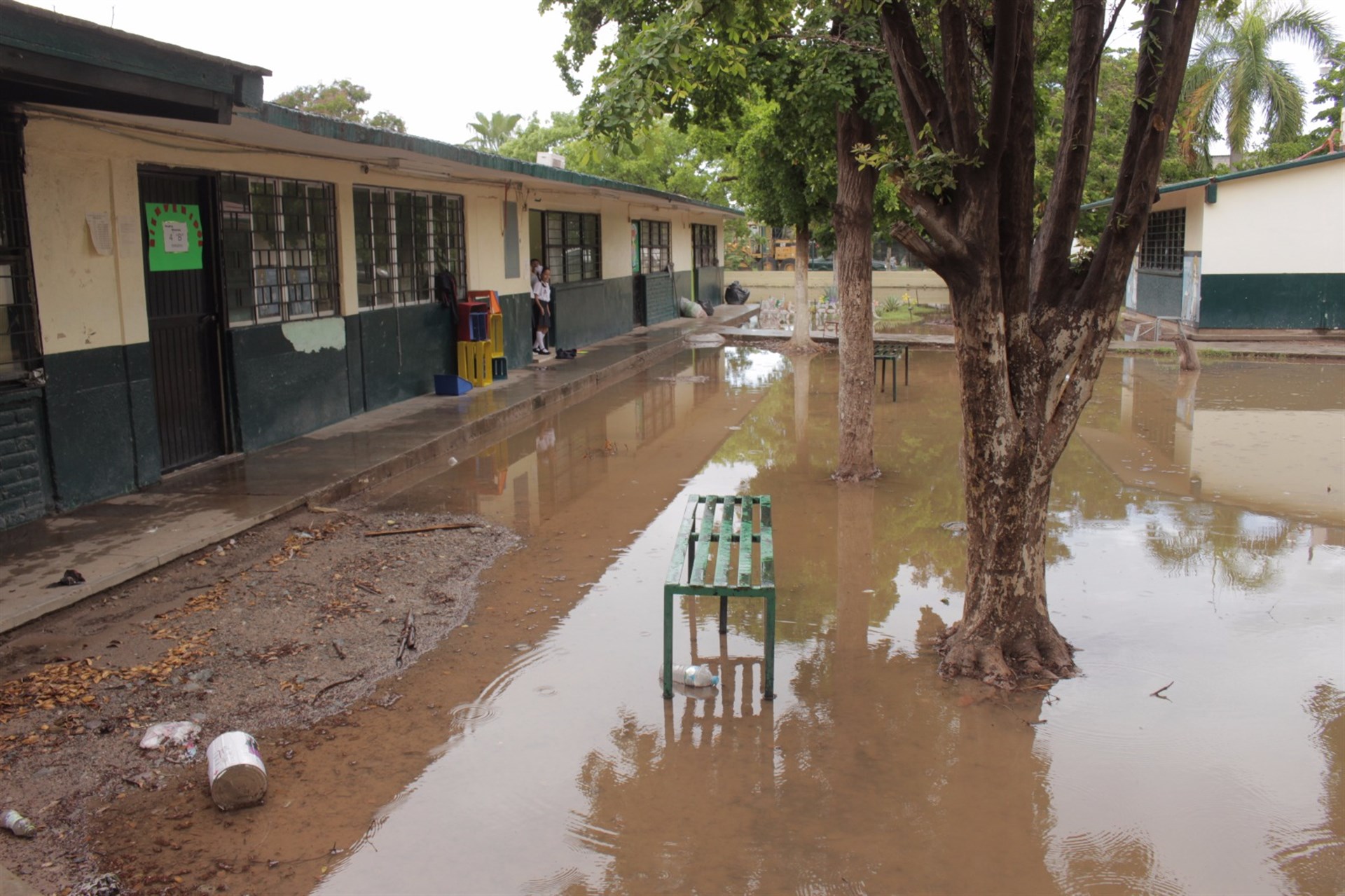 Atenderá Servicios Públicos y Japama a escuelas encharcadas