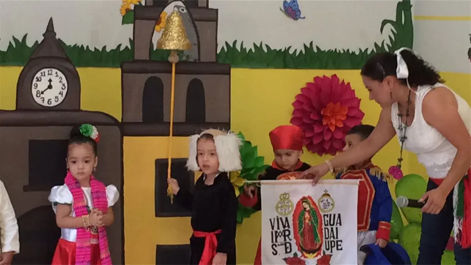 Celebran mini Grito de Independencia en Estancia del DIF