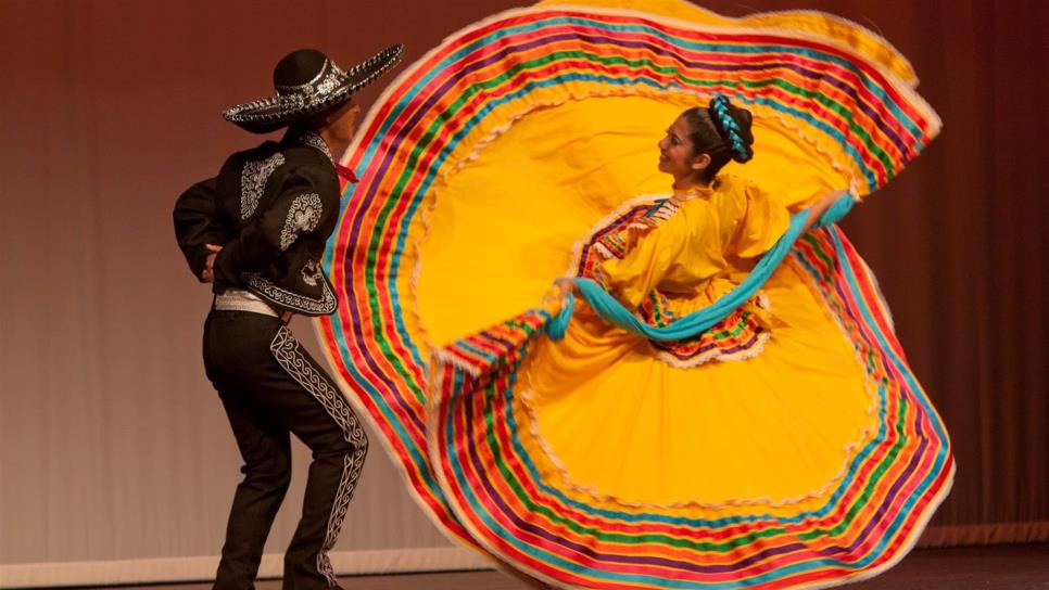 “Jarabe Tapatío”, baile que luce galantería entre una pareja